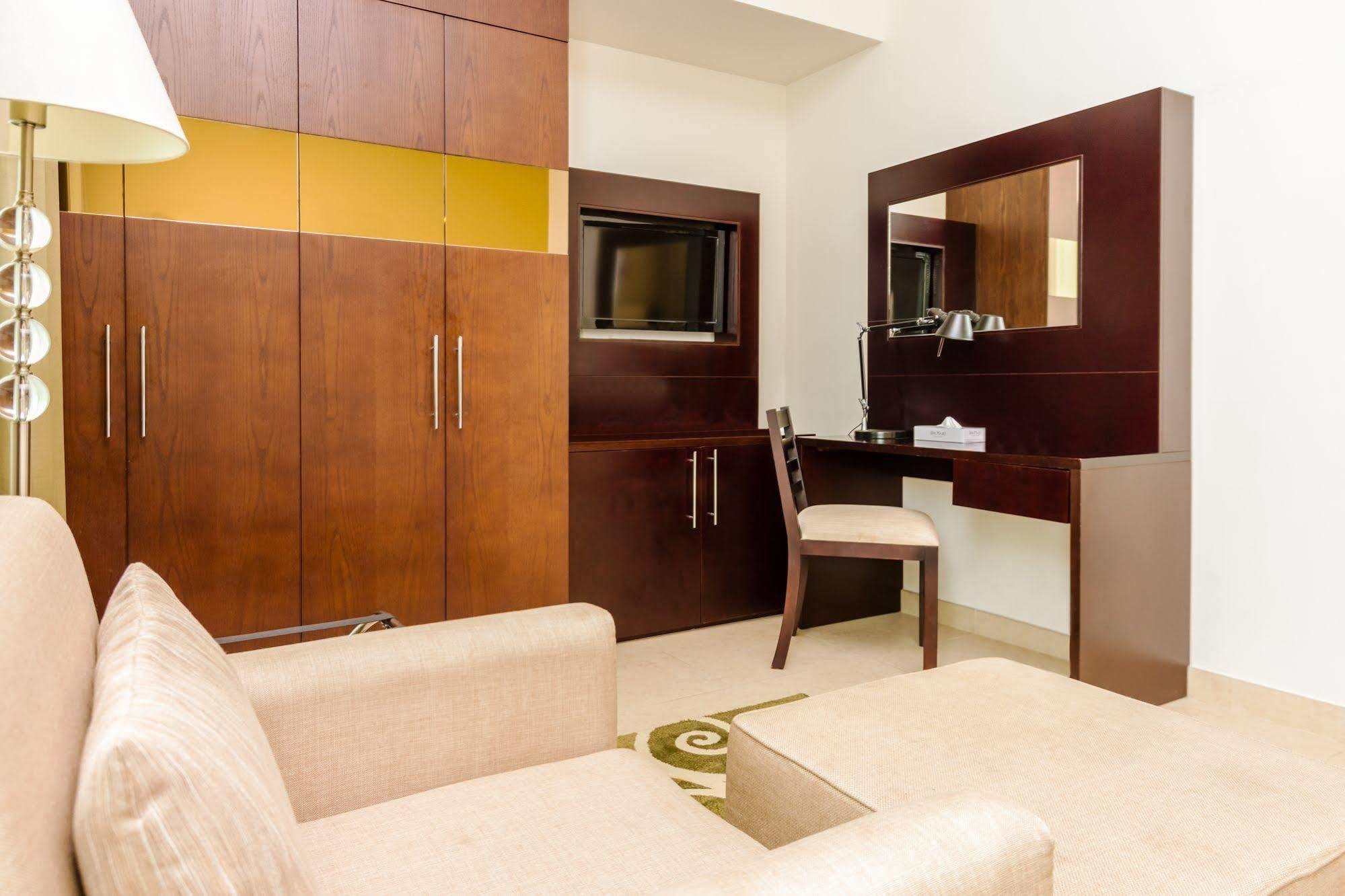 Tower Hotel Apartments Абу-Даби Экстерьер фото