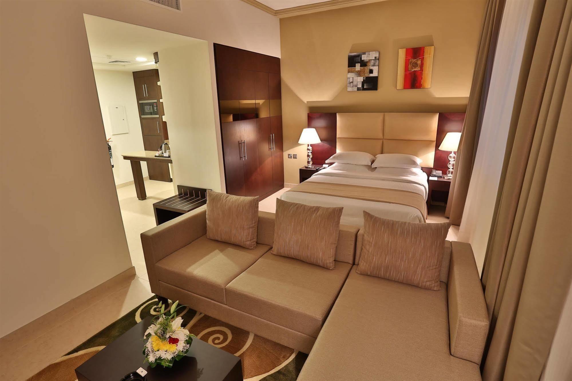 Tower Hotel Apartments Абу-Даби Экстерьер фото