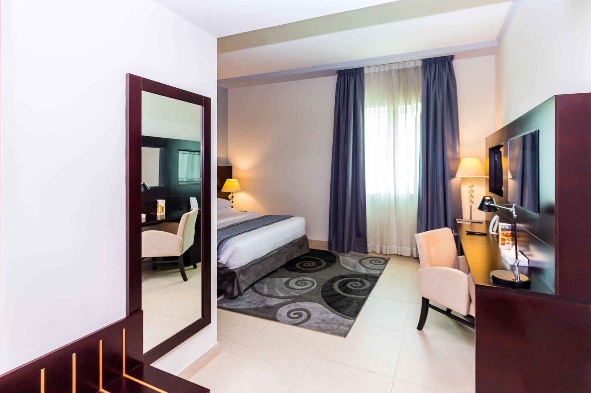 Tower Hotel Apartments Абу-Даби Экстерьер фото