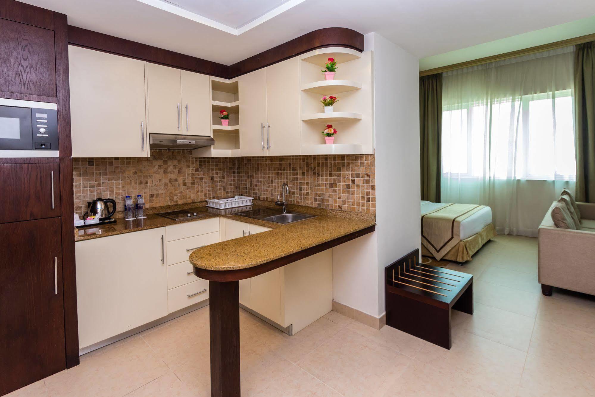 Tower Hotel Apartments Абу-Даби Экстерьер фото